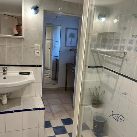 Avec Terrasse 홈스테이 *