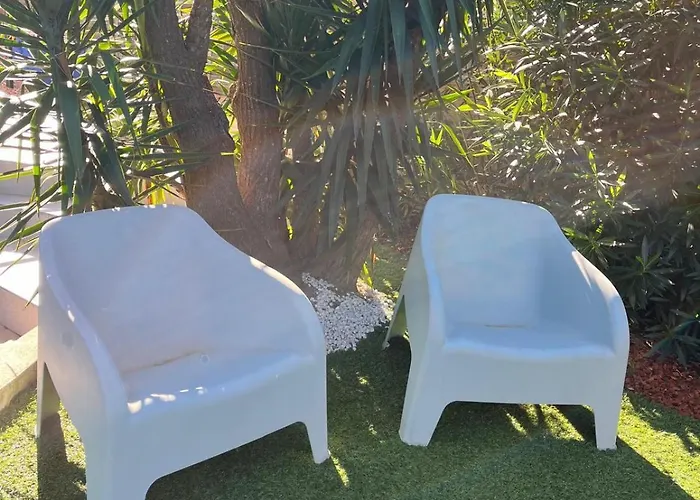 Avec Terrasse Homestay Frejus